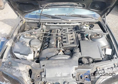 2003 BMW 325Xi z USA, uszkodzony, nr VIN WBAEU33413PM56978